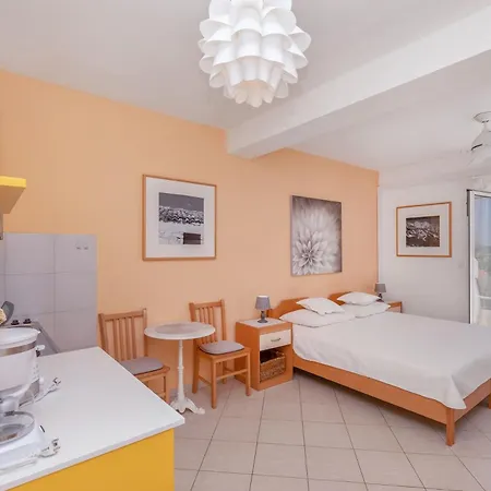 Apartment Mirela Mlini